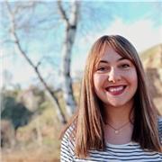 Maestra de Educación Infantil y Técnico superior de anatomía patológica y citología.
